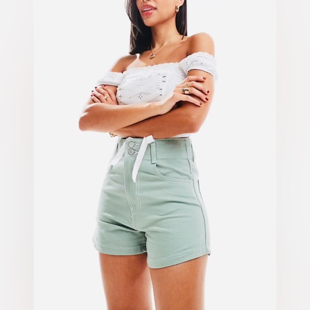 🌻 𝐋𝐞𝐯𝐢'𝐬 𝐇𝐢𝐠𝐡 𝐖𝐚𝐢𝐬𝐭 𝐌𝐨𝐦 𝐒𝐡𝐨𝐫𝐭𝐬